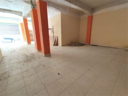 Locale Commerciale Categoria C1 Via Aschenez 150 Mq