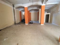 Locale Commerciale Categoria C1 Via Aschenez 150 Mq
