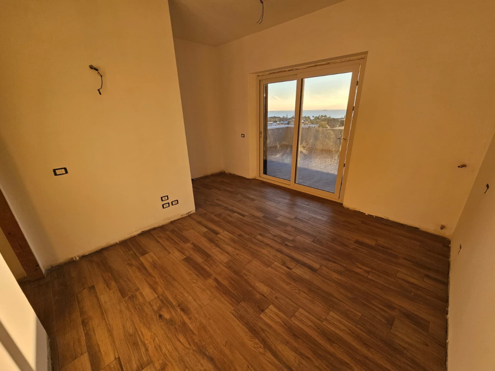 Attico Di Nuova Costruzione Con Ampio Terrazzo e Posto Auto Gallico 78 Mq