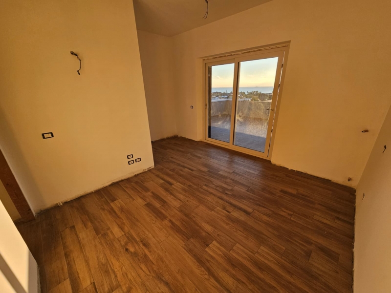 Attico Di Nuova Costruzione Con Ampio Terrazzo e Posto Auto Gallico 78 Mq