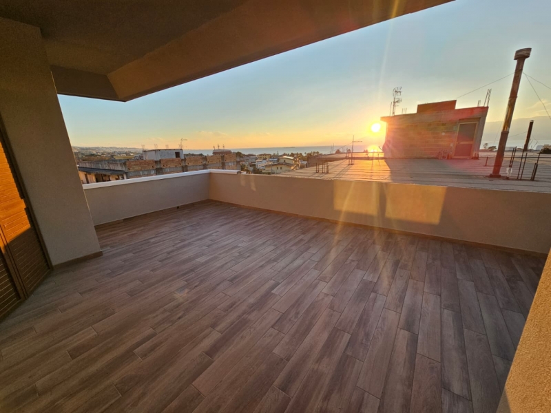 Attico Di Nuova Costruzione Con Ampio Terrazzo e Posto Auto Gallico 78 Mq