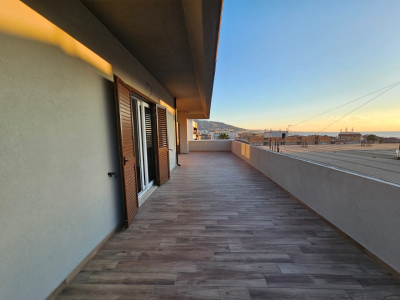 Attico Di Nuova Costruzione Con Ampio Terrazzo e Posto Auto Gallico 78 Mq