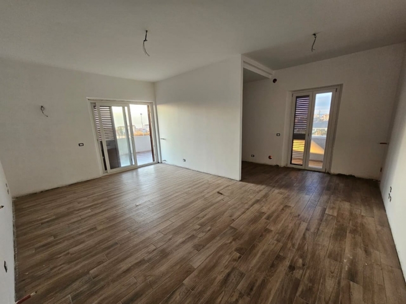 Attico Di Nuova Costruzione Con Ampio Terrazzo e Posto Auto Gallico 78 Mq