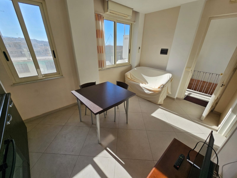 Bilocale Ristrutturato Con Cantina e Giardino Via Andiloro 50 Mq