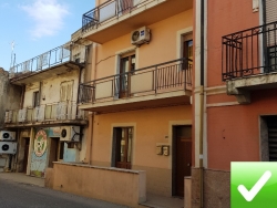 Semi Indipendente Due Appartamenti Con Cortile Saracinello 330 Mq