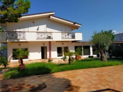 Villa Indipendente Su Due Livelli Con Giardino Lungomare Pellaro 250 Mq