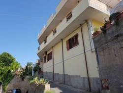 Appartamento + Lastrico Pressi Svincoli Cardinale Portanova 70 Mq