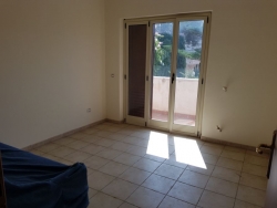 Appartamento + Lastrico Pressi Svincoli Cardinale Portanova 70 Mq