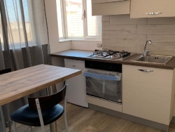 Appartamento Ristrutturato Arredato Pressi Teatro Cilea 35 Mq