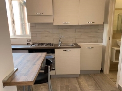 Appartamento Ristrutturato Arredato Pressi Teatro Cilea 35 Mq