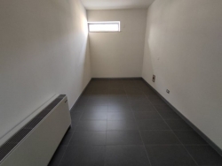 Locale Commerciale Nuovo Con 5 Vetrine Fronte Strada e Ampio Parcheggio Sbarre 400 Mq