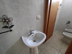 Locale Commerciale Nuovo Con 5 Vetrine Fronte Strada e Ampio Parcheggio Sbarre 400 Mq