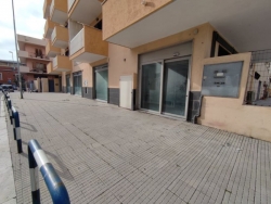 Locale Commerciale Nuovo Con 5 Vetrine Fronte Strada e Ampio Parcheggio Sbarre 400 Mq
