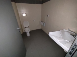 Locale Commerciale Nuovo Con 5 Vetrine Fronte Strada e Ampio Parcheggio Sbarre 400 Mq