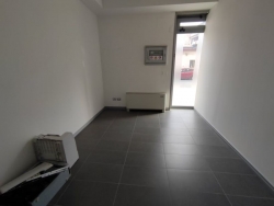 Locale Commerciale Nuovo Con 5 Vetrine Fronte Strada e Ampio Parcheggio Sbarre 400 Mq