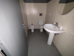 Locale Commerciale Nuovo Con 5 Vetrine Fronte Strada e Ampio Parcheggio Sbarre 400 Mq