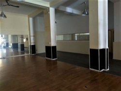 Locale Adibito a Palestra Con Vetrina Fronte Strada Parco Caserta 220 Mq