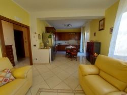  Semi Indipendente 90 Mq Ristrutturato Con Ampia Veranda 60 Mq e Posto Auto Sala di Mosorrofa 