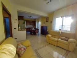 Semi Indipendente 90 Mq Ristrutturato Con Ampia Veranda 60 Mq e Posto Auto Sala di Mosorrofa 