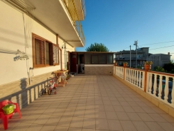  Semi Indipendente 90 Mq Ristrutturato Con Ampia Veranda 60 Mq e Posto Auto Sala di Mosorrofa 