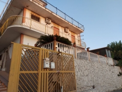  Semi Indipendente 90 Mq Ristrutturato Con Ampia Veranda 60 Mq e Posto Auto Sala di Mosorrofa 
