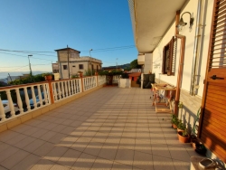  Semi Indipendente 90 Mq Ristrutturato Con Ampia Veranda 60 Mq e Posto Auto Sala di Mosorrofa 