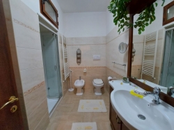  Semi Indipendente 90 Mq Ristrutturato Con Ampia Veranda 60 Mq e Posto Auto Sala di Mosorrofa 