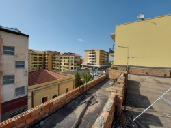 Intero Stabile 400 Mq Con Giardino 250 Mq SS 18 