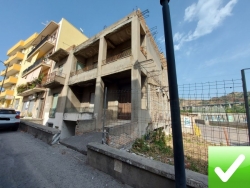 Intero Stabile 400 Mq Con Giardino 250 Mq SS 18 