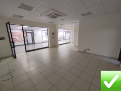 Locale Commerciale Categoria C1 Di Recente Costruzione Viale Calabria 80 Mq
