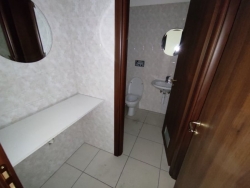 Locale Commerciale Categoria C1 Di Recente Costruzione Viale Calabria 80 Mq