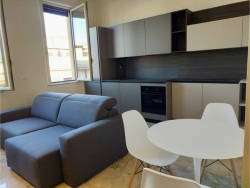 Appartamento Di Pregio Ristrutturato Arredato Pressi Piazza De Nava 80 Mq