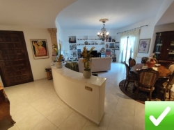 Appartamento Ampio Ben Rifinito Con Veranda San Gregorio 140 Mq