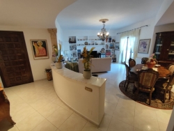 Appartamento Ampio Ben Rifinito Con Veranda San Gregorio 140 Mq