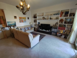 Appartamento Ampio Ben Rifinito Con Veranda San Gregorio 140 Mq