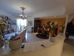 Appartamento Ampio Ben Rifinito Con Veranda San Gregorio 140 Mq