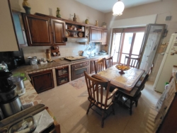 Appartamento Ampio Ben Rifinito Con Veranda San Gregorio 140 Mq