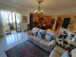 Appartamento Ampio Ben Rifinito Con Veranda San Gregorio 140 Mq