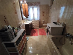 Appartamento Ampio Ben Rifinito Con Veranda San Gregorio 140 Mq