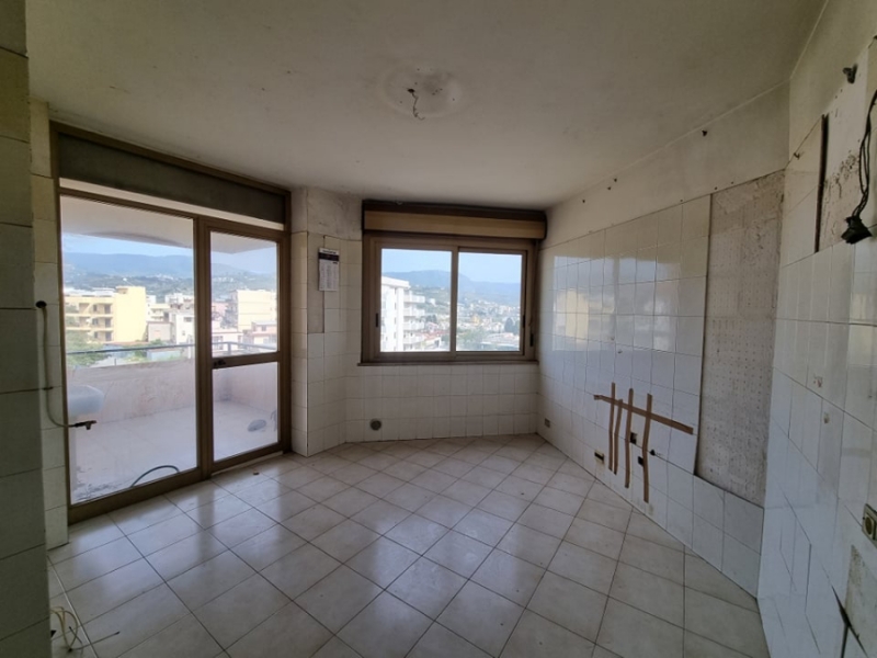 Appartamento Luminoso Panoramico Con Posti Auto e Cantina Ciccarello 137 Mq