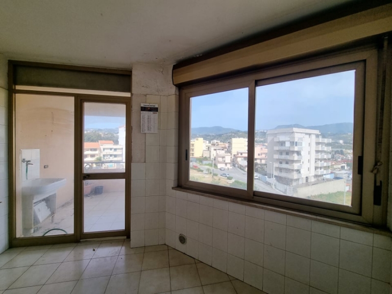 Appartamento Luminoso Panoramico Con Posti Auto e Cantina Ciccarello 137 Mq