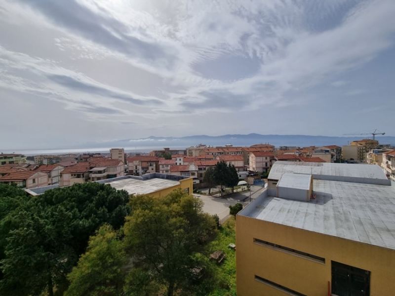 Appartamento Luminoso Panoramico Con Posti Auto e Cantina Ciccarello 137 Mq