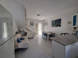 Villetta Semi Indipendente Su Due Livelli Arredata Con Veranda Condofuri Marina 90 Mq 