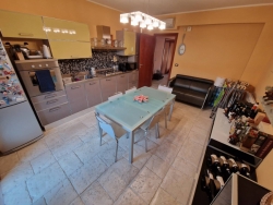 Prestigioso Appartamento Con Posto Auto via Calveri 140 Mq