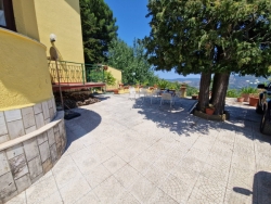 Villetta A Schiera Su Due Livelli 130 Mq + Corte 150 Mq e Giardini 400 Mq Ortì