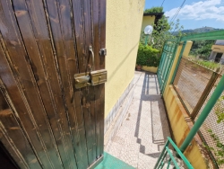 Villetta A Schiera Su Due Livelli 130 Mq + Corte 150 Mq e Giardini 400 Mq Ortì