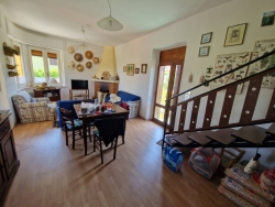 Villetta A Schiera Su Due Livelli 130 Mq + Corte 150 Mq e Giardini 400 Mq Ortì
