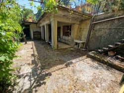 Villetta A Schiera Su Due Livelli 130 Mq + Corte 150 Mq e Giardini 400 Mq Ortì