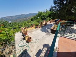 Villetta A Schiera Su Due Livelli 130 Mq + Corte 150 Mq e Giardini 400 Mq Ortì