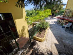 Villetta A Schiera Su Due Livelli 130 Mq + Corte 150 Mq e Giardini 400 Mq Ortì